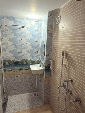 Classic Double Room | Bathroom | Towels, soap, shampoo, toilet paper - The Vow Cartel Ananta (Varanasi)