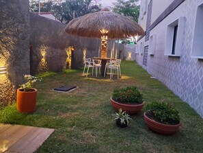 Outdoor dining - Carambola Coliving  (Olinda)