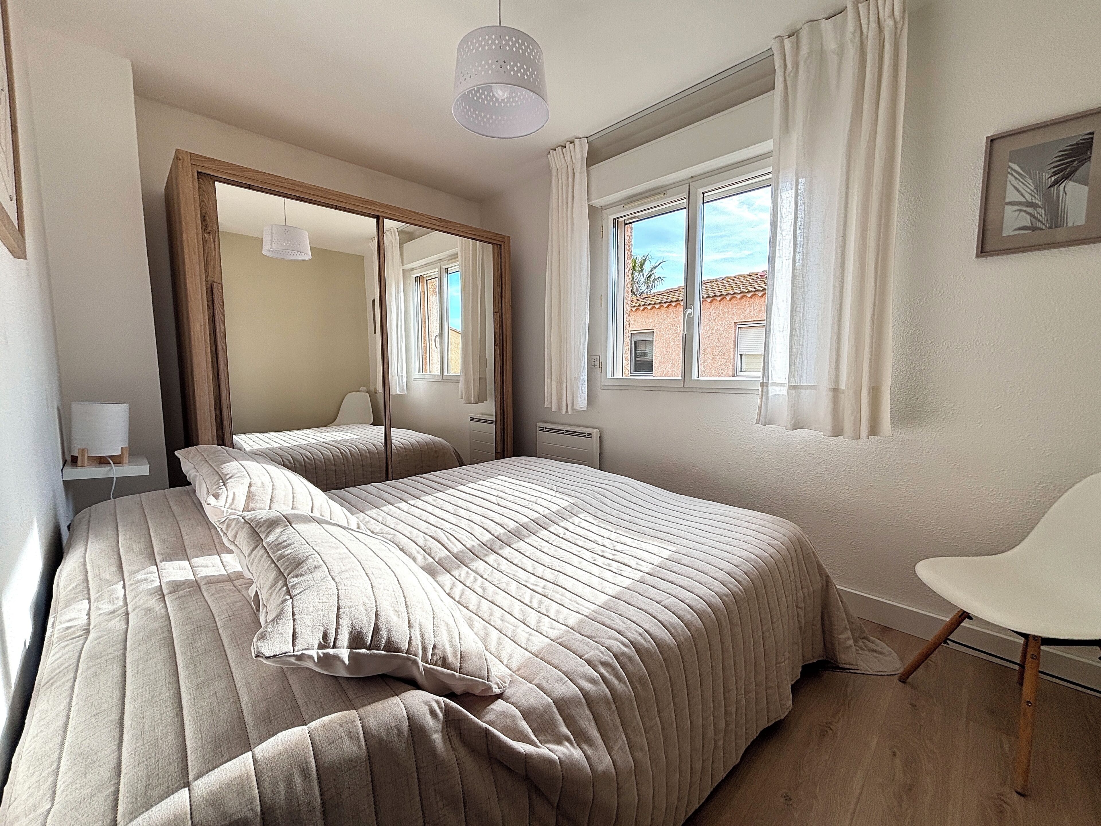 2 bedrooms, iron/ironing board, WiFi