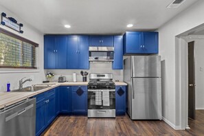 Microonde, forno, piano cottura, lavastoviglie