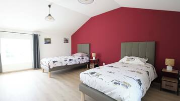 3 slaapkamers, een strijkplank/strijkijzer, wifi, beddengoed