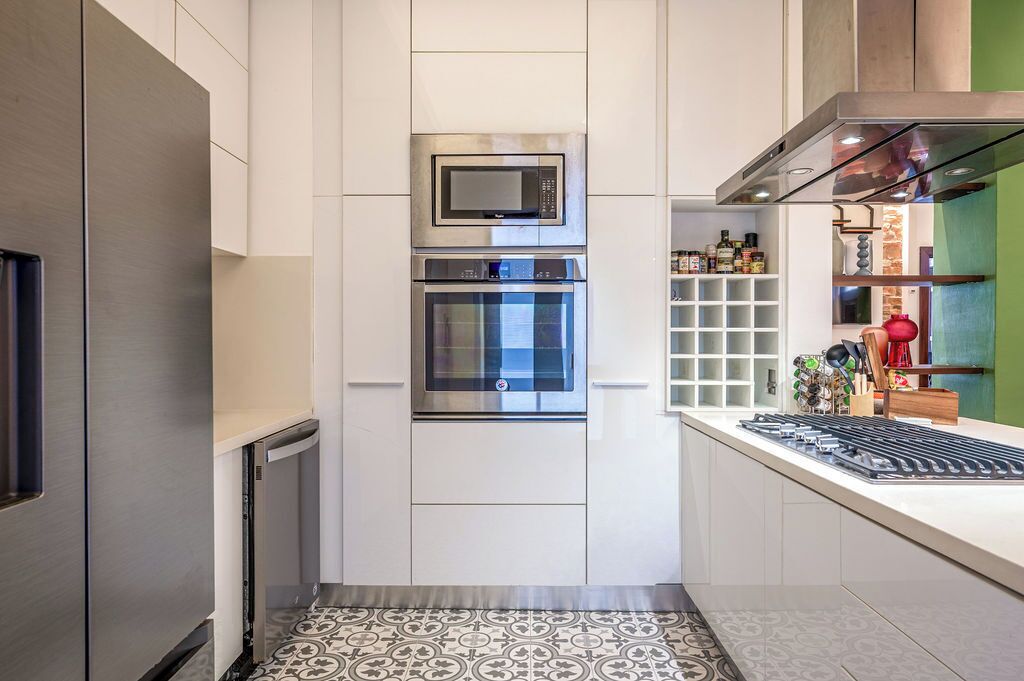 Refrigerador, microondas, horno y parrilla de estufa 