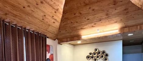 Cottage | Rollaway beds, free WiFi, bed sheets