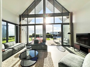 Villa - Architect-designed Villa With sea View (Le Conquet)