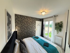 1 slaapkamer, een strijkplank/strijkijzer, wifi, beddengoed