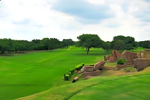 Apartment, Golf View | Golf - Fortune Home Service Apartment 4Bhk D163 (New Delhi)