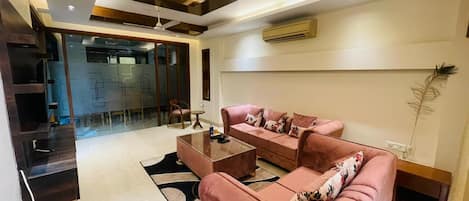 อพาร์ทเมนท์, วิวสนามกอล์ฟ | บริเวณนั่งเล่น