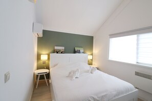 House | 6 bedrooms, individually furnished, bed sheets - 2 Holiday Homes Opposite to Each Other (Grou)