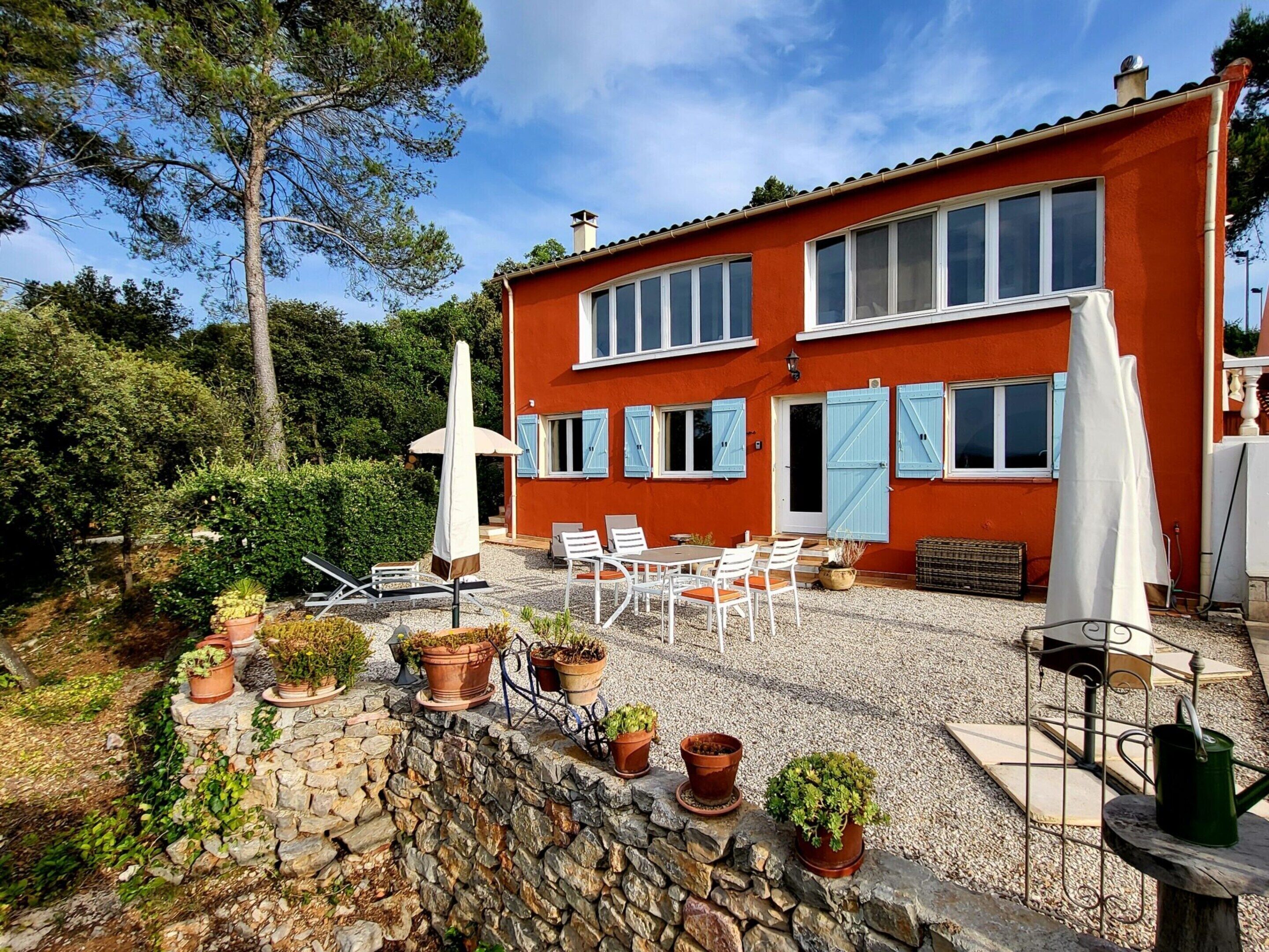 House | Outdoor dining