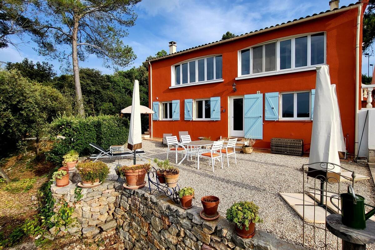 House | Outdoor dining