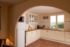 Private kitchen - Gite Guillaume With Swimming Pool (Carces)