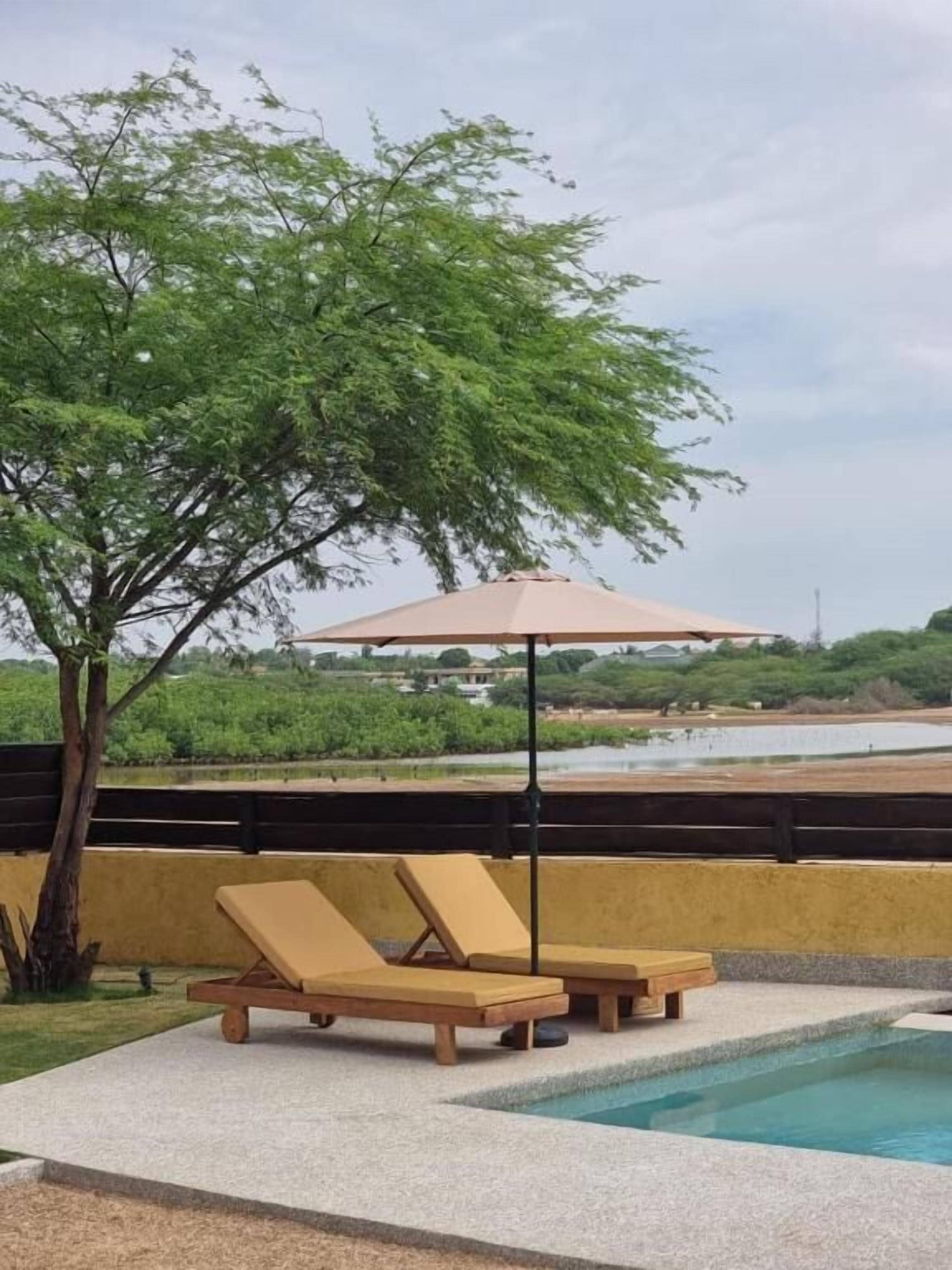 4 piscines extérieures