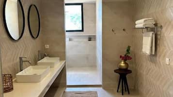 Superior Quadruple Room, Bay View | Bathroom | Towels, soap, shampoo, toilet paper