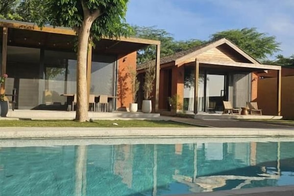 4 albercas al aire libre