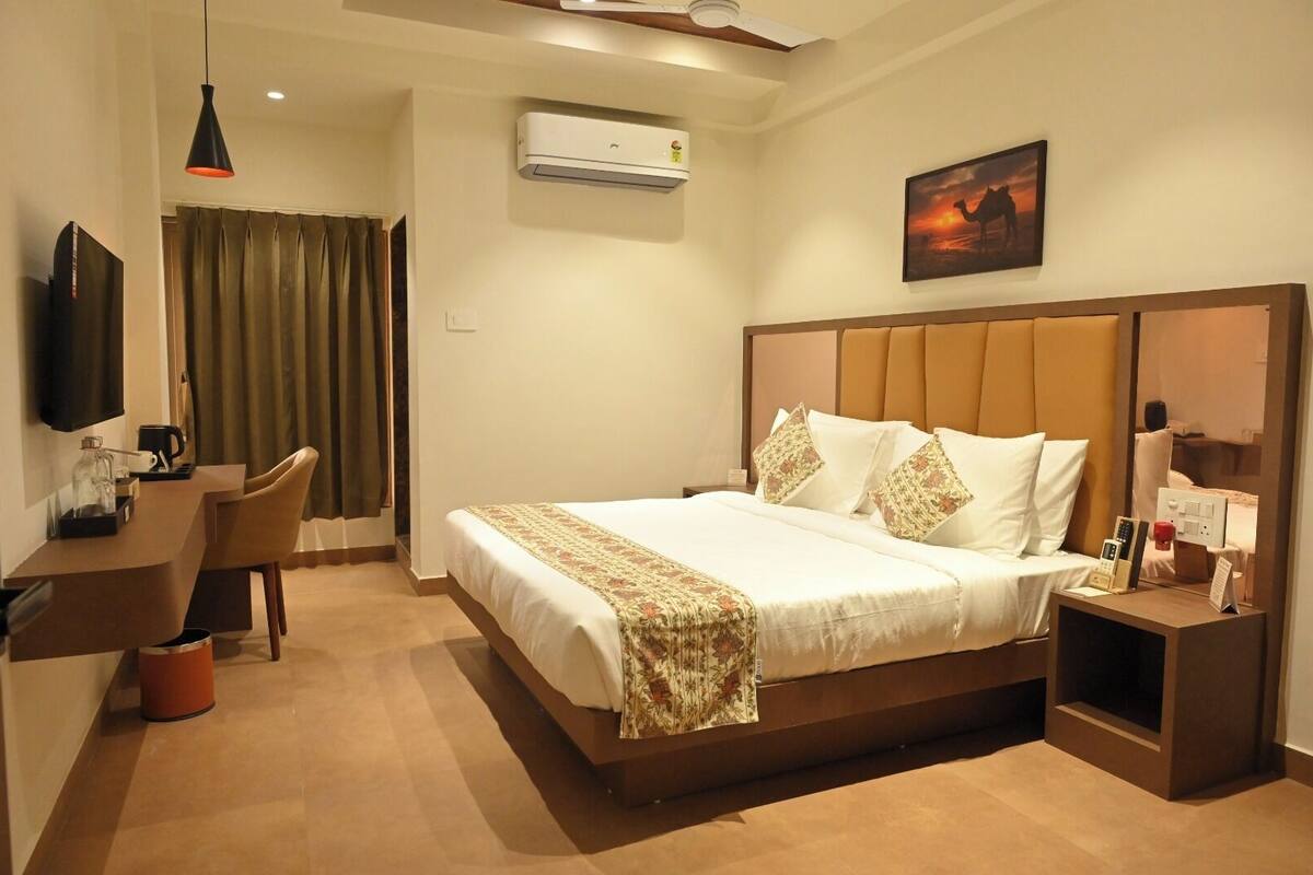 Deluxe Double Room, City View