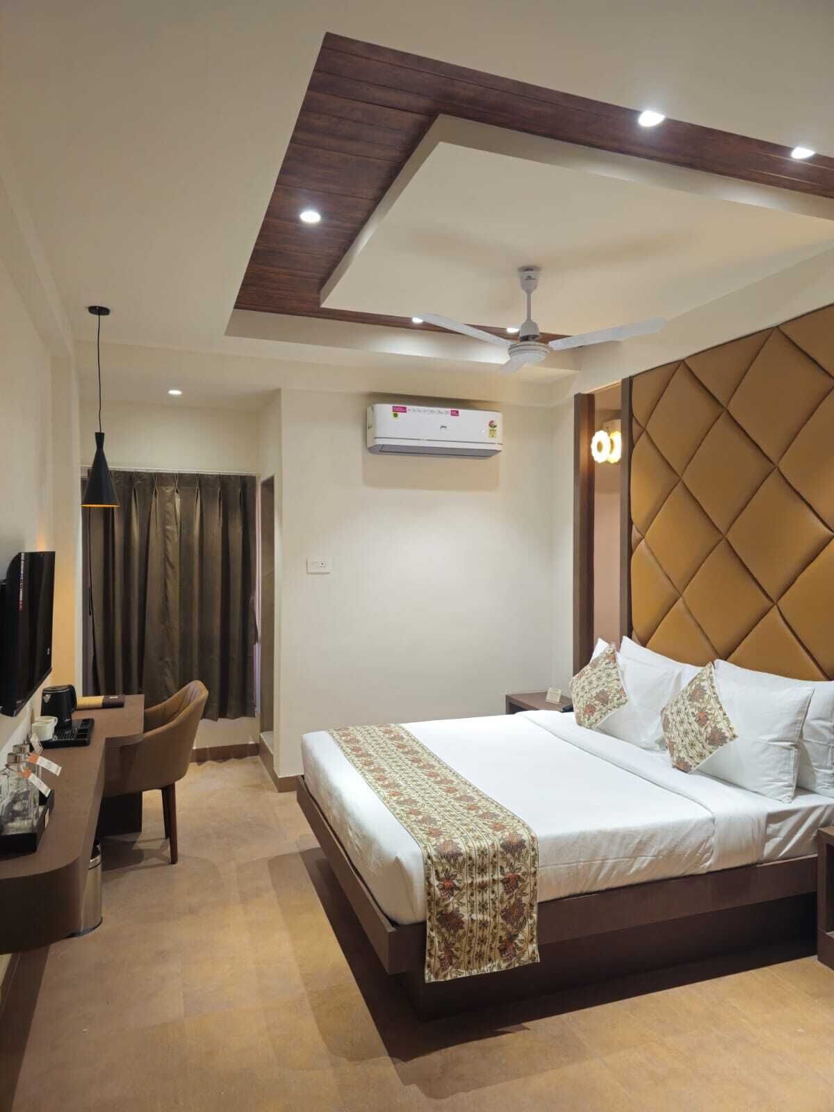 Deluxe Double Room, City View | Laptop workspace, blackout drapes, iron/ironing board, free WiFi