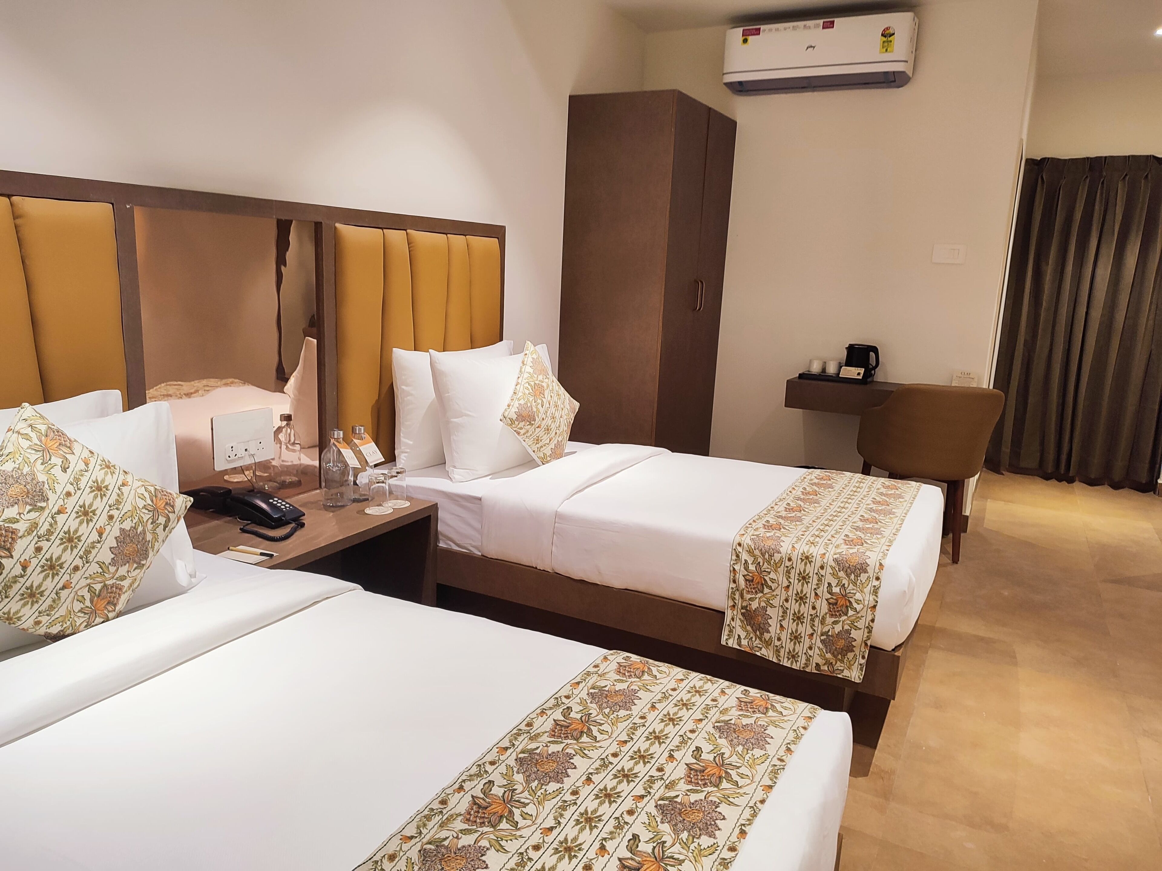 Deluxe Twin Room, City View | Laptop workspace, blackout drapes, iron/ironing board, free WiFi