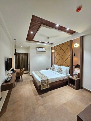 Deluxe Double Room, City View | Laptop workspace, blackout drapes, iron/ironing board, free WiFi