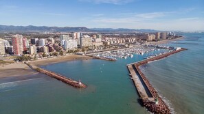 Marina - Apartment on the beach. 10 minutes from Valencia Sleeps 4. 2 bedroom 1 bathroom (Playa Puebla de Farnals)