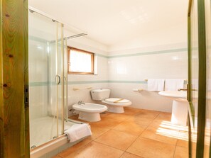 Shower, towels - Accommodation 1 km from the beach (Santa Teresa Gallura)