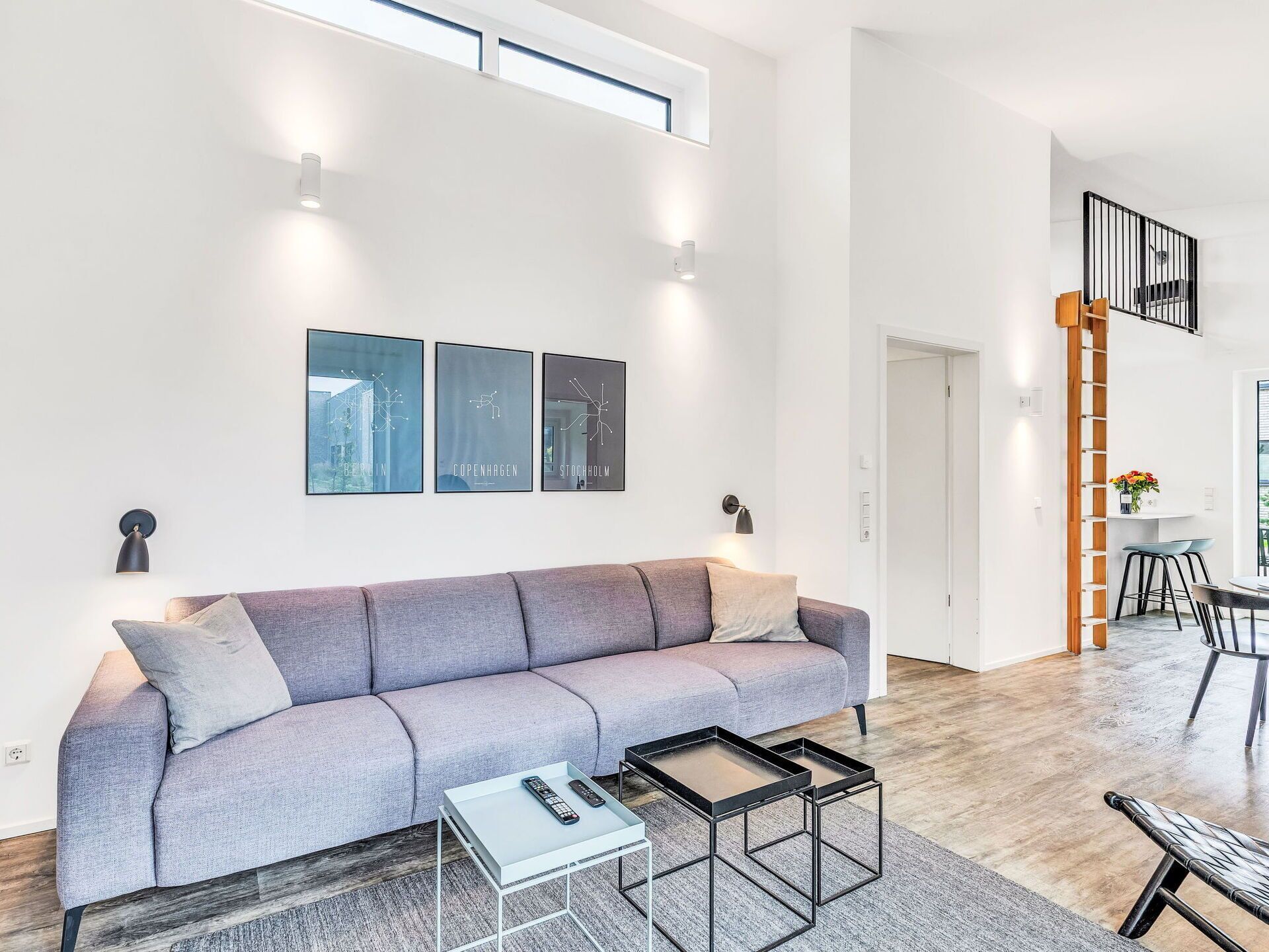 Meubles, Design Intérieur, Canapé, Sol, Mur, Sol, Salon, Bois, Plafond, Pièce