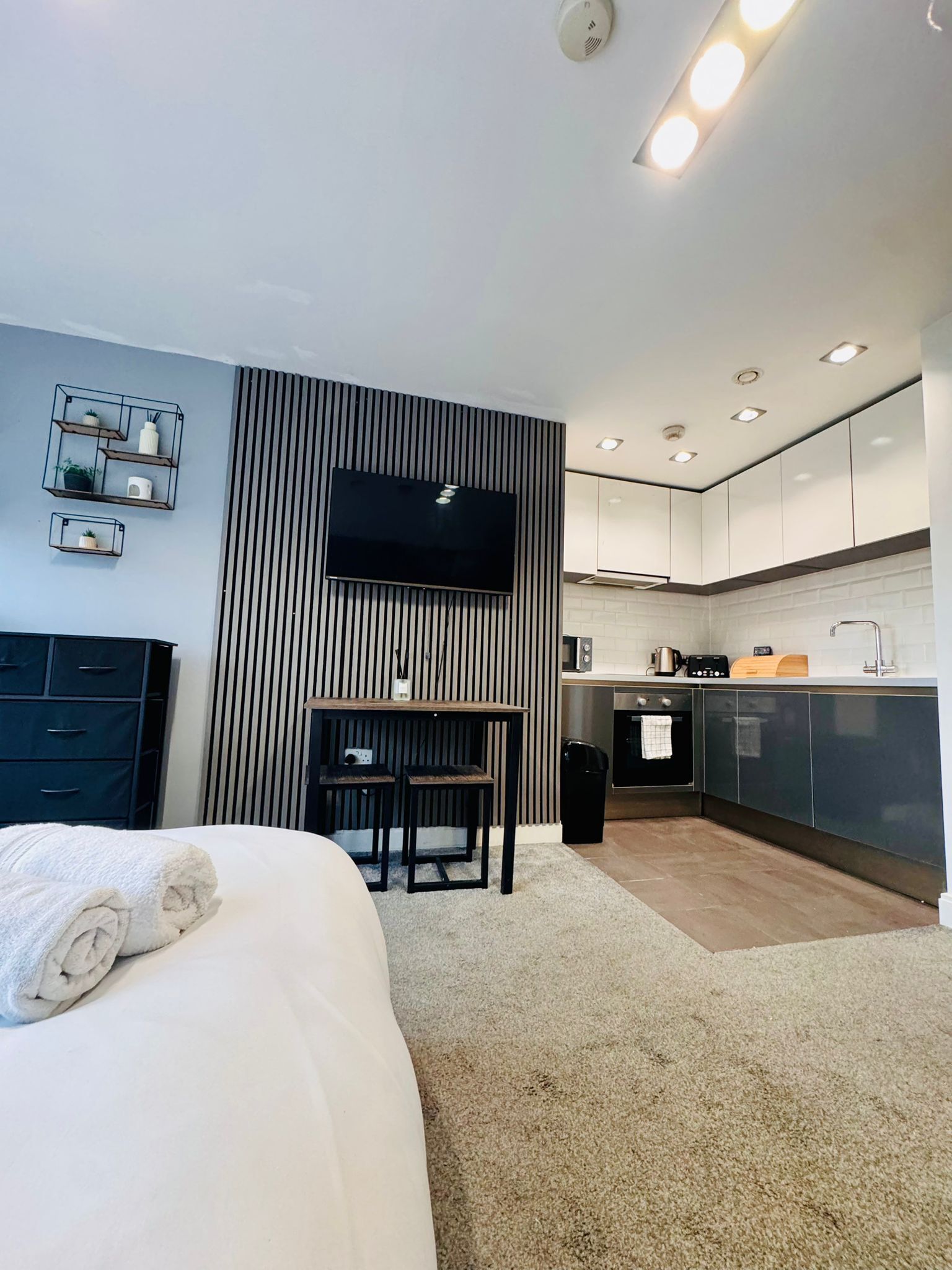 1 makuuhuone, silitysrauta/-lauta, internet, vuodevaatteet