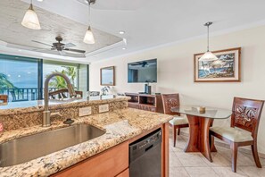 Interior - NEW LISTING: Lahaina Shores 513 – Oceanfront Views (Lahaina)