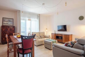 TV - 3Bed-room apartment with mountain view (Castellammare di Stabia)