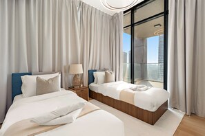 A modern hotel room with two beds, a large window, and a city view. - Silkhaus Executive 3bdr in Maryah Island (Abu Dhabi)