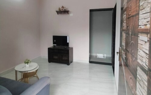 Peaceful and relaxing 2 bedroom apartment  just 15 minutes to the sun set beach.