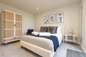 2 bedrooms, Internet - The Mancunian Blue - Manchester Luxury 2-bed Corner Apartment (Salford)