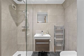 House - Premium 1-bed Apartment in Soho Near Carnaby St (London)