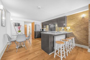 House - Luxury 1-bed in Soho Moments From Oxford St (London)