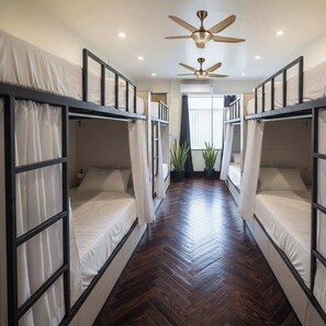 Basic Shared Dormitory, Canal View - Juum Bar and Drink Sleep (Chiang Mai)