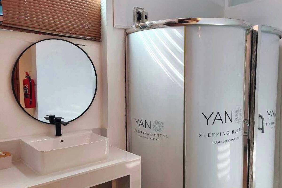 Basic Double Room | Bathroom