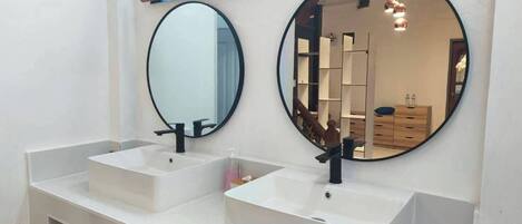 Basic Double Room | Interior