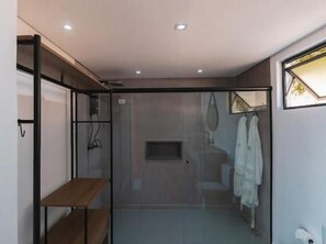 Deluxe-Doppelzimmer, 1 King-Bett, Balkon, Hügelblick