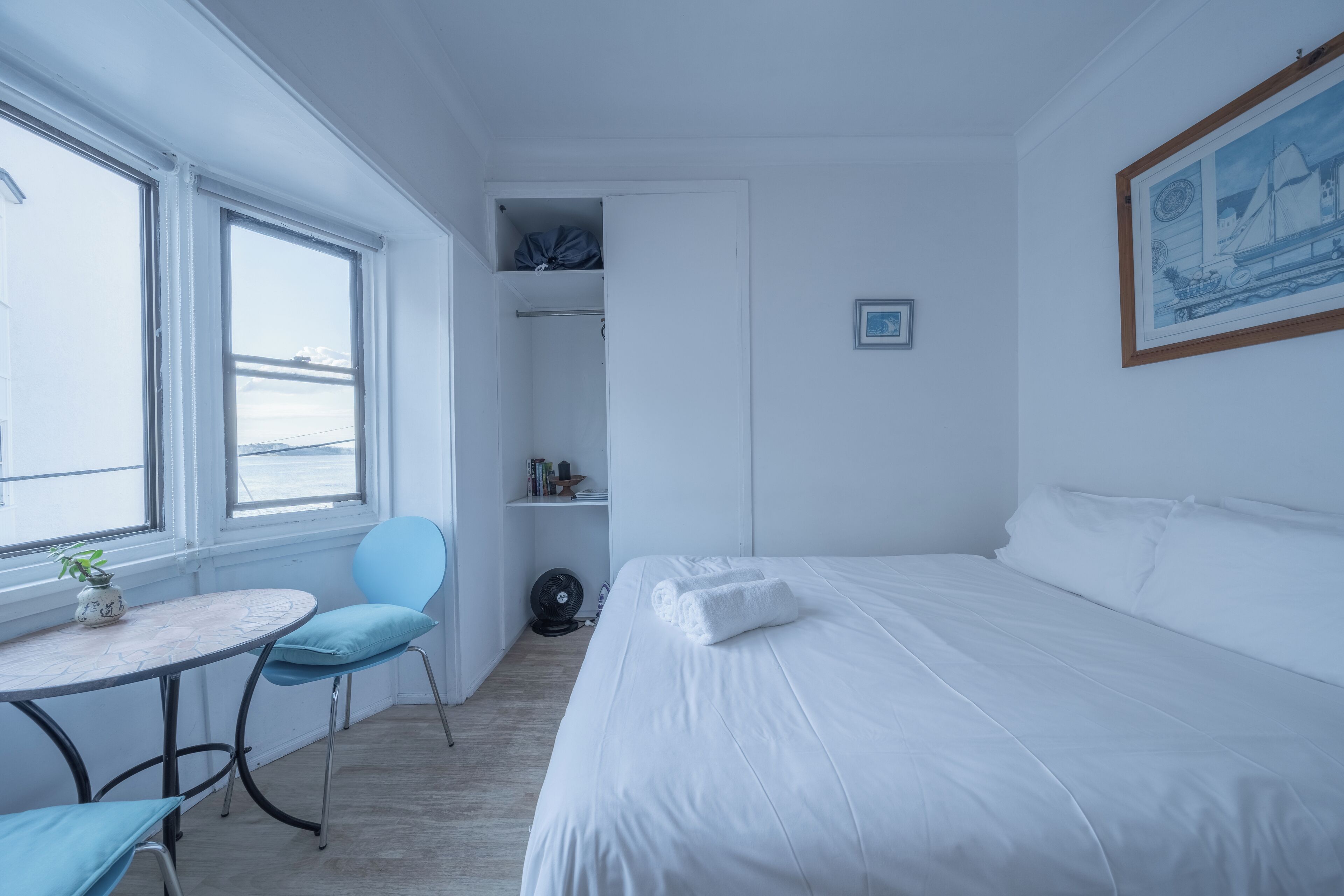 1 bedroom, bed sheets