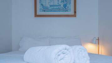 1 bedroom, bed sheets