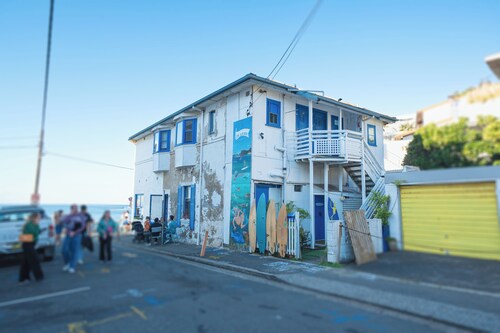 Beachfront Retreat in Manly + Parking Available