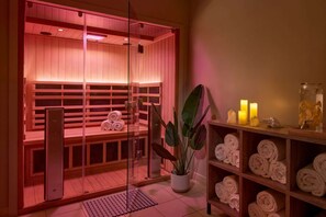 Sauna - Near Mystic Seaport + On-site Dining, Pool & Spa (Groton)