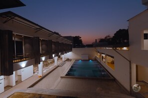 Deluxe Double Room, Pool View - COUNTRYSIDE RESORT MURTI (Mal)