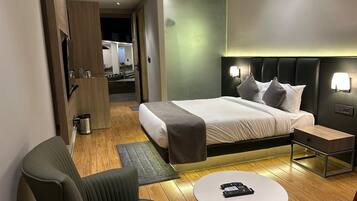 Deluxe Double Room, Pool View