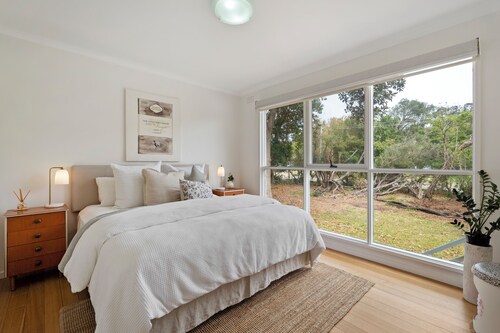 Retro Charlies Beach House