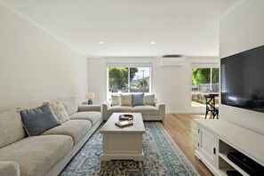 Smart TV - La Laurentina - Coastal Comfort Just Moments from McCrae Beach (Rosebud)