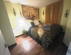 2 bedrooms, WiFi, bed sheets - A PENTHOUSE ON THE BEACH At Most PRIME Location The Boardwalk Walk to EVERYTHING (Myrtle Beach)