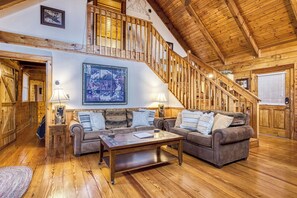 Fireplace - 8 minutes from Pigeon Forge Tn/ Hot Tub/Jacuzzi Tub/ Wifi (Sevierville)