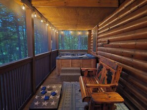 Indoor spa tub - 8 minutes from Pigeon Forge Tn/ Hot Tub/Jacuzzi Tub/ Wifi (Sevierville)