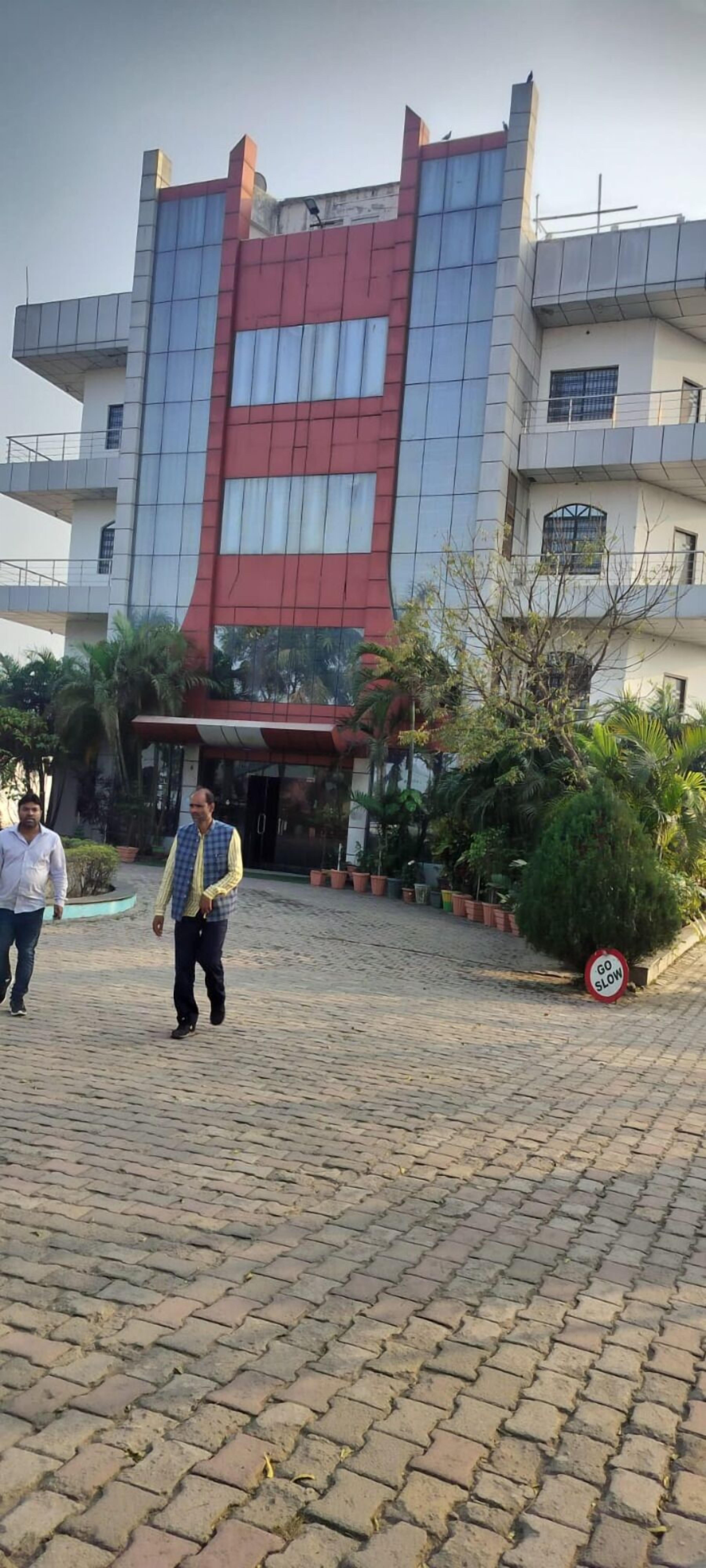 المنشأة من الخارج