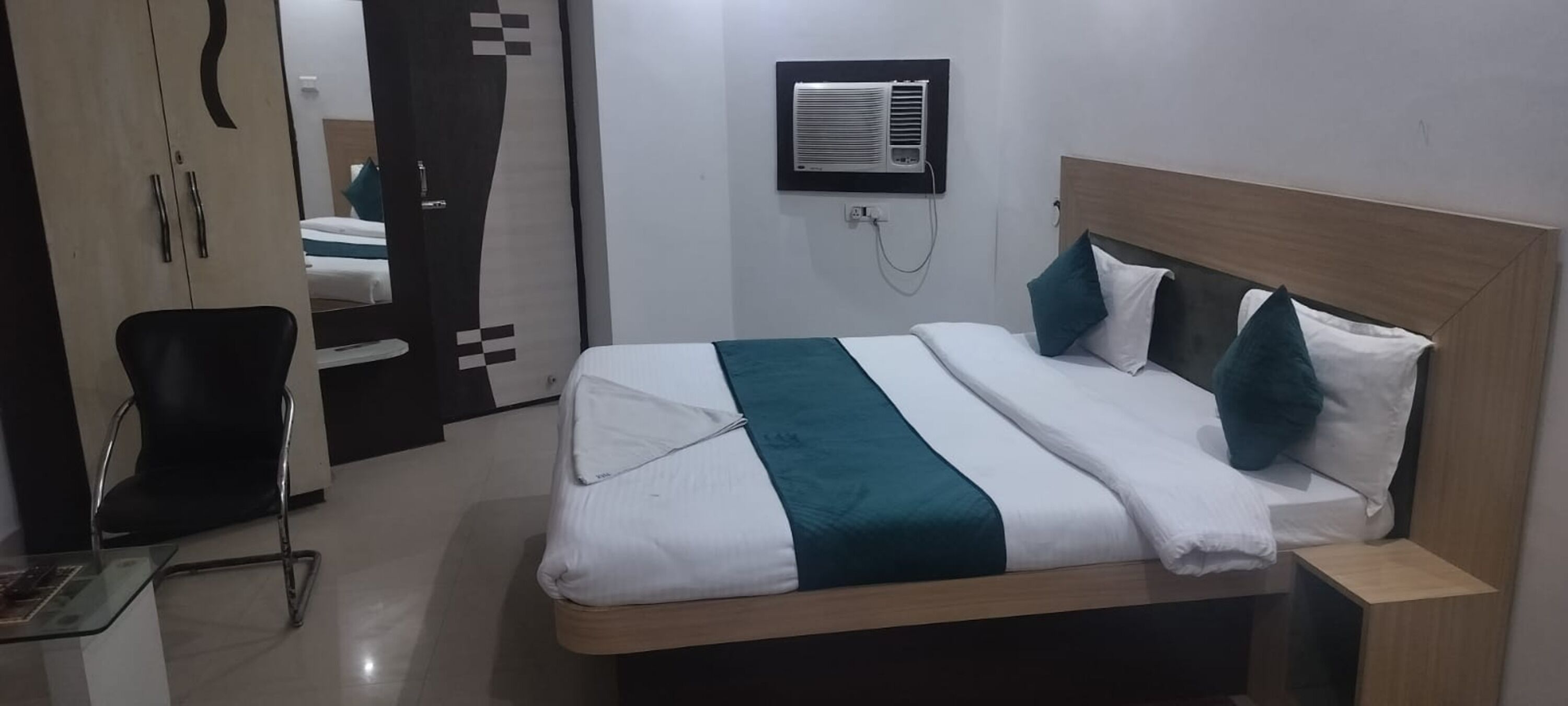 Deluxe Double Room, City View | Pemandangan dari bilik